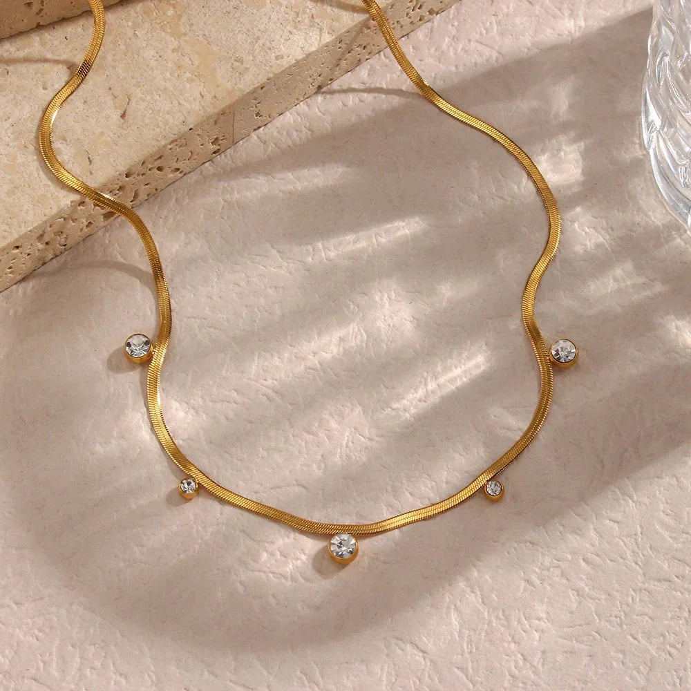 Karnz | Zierliche Diamant-Herringbone-Choker-Halskette