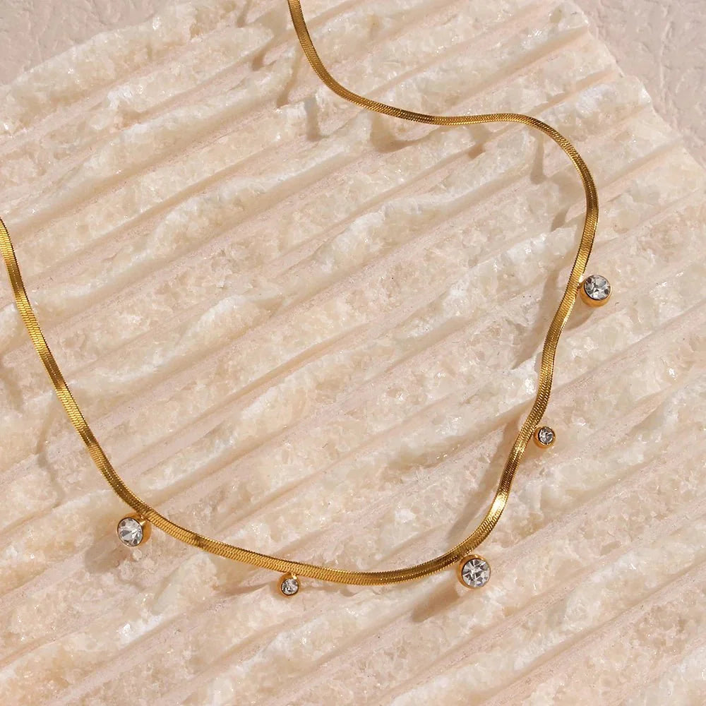 Karnz | Zierliche Diamant-Herringbone-Choker-Halskette