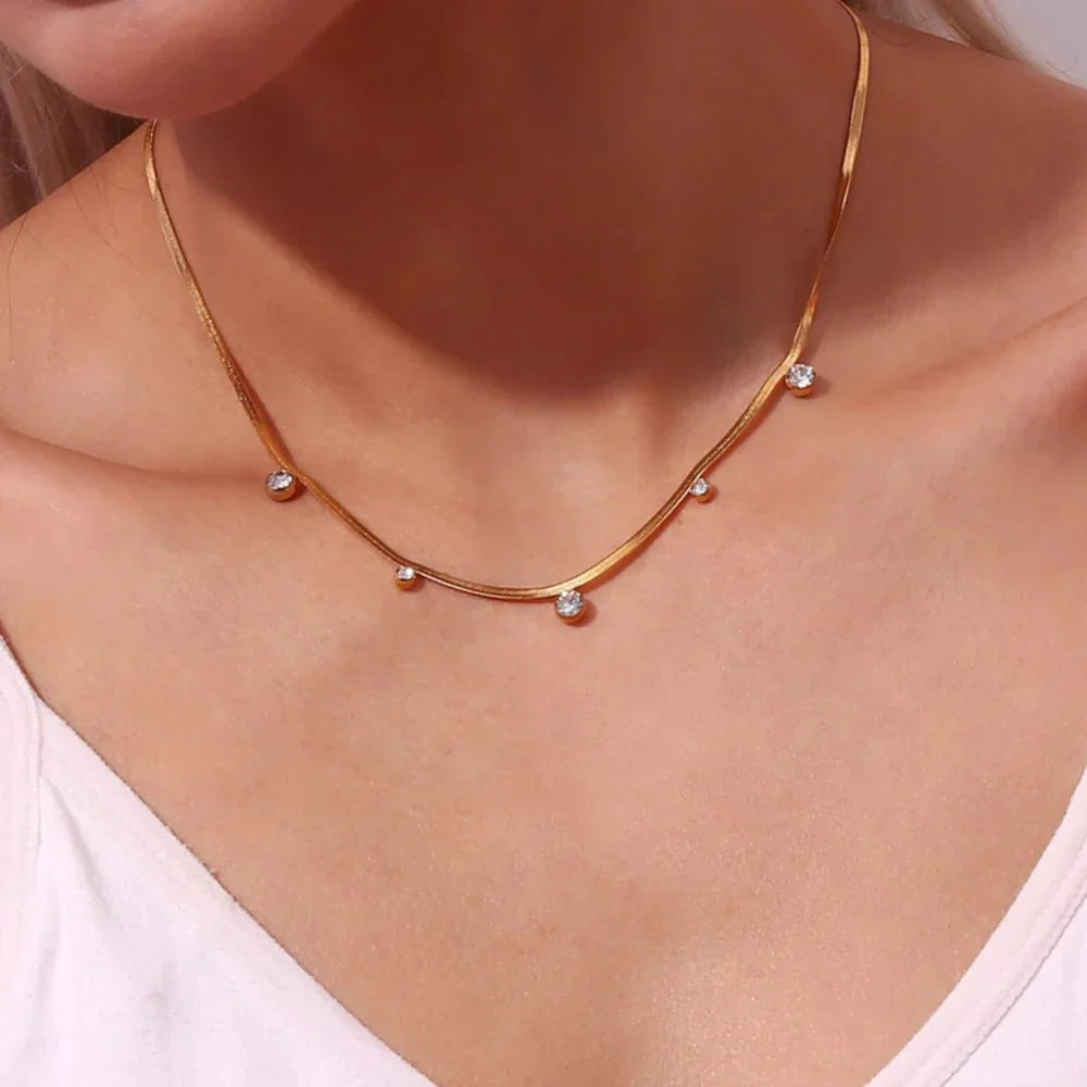 Karnz | Zierliche Diamant-Herringbone-Choker-Halskette