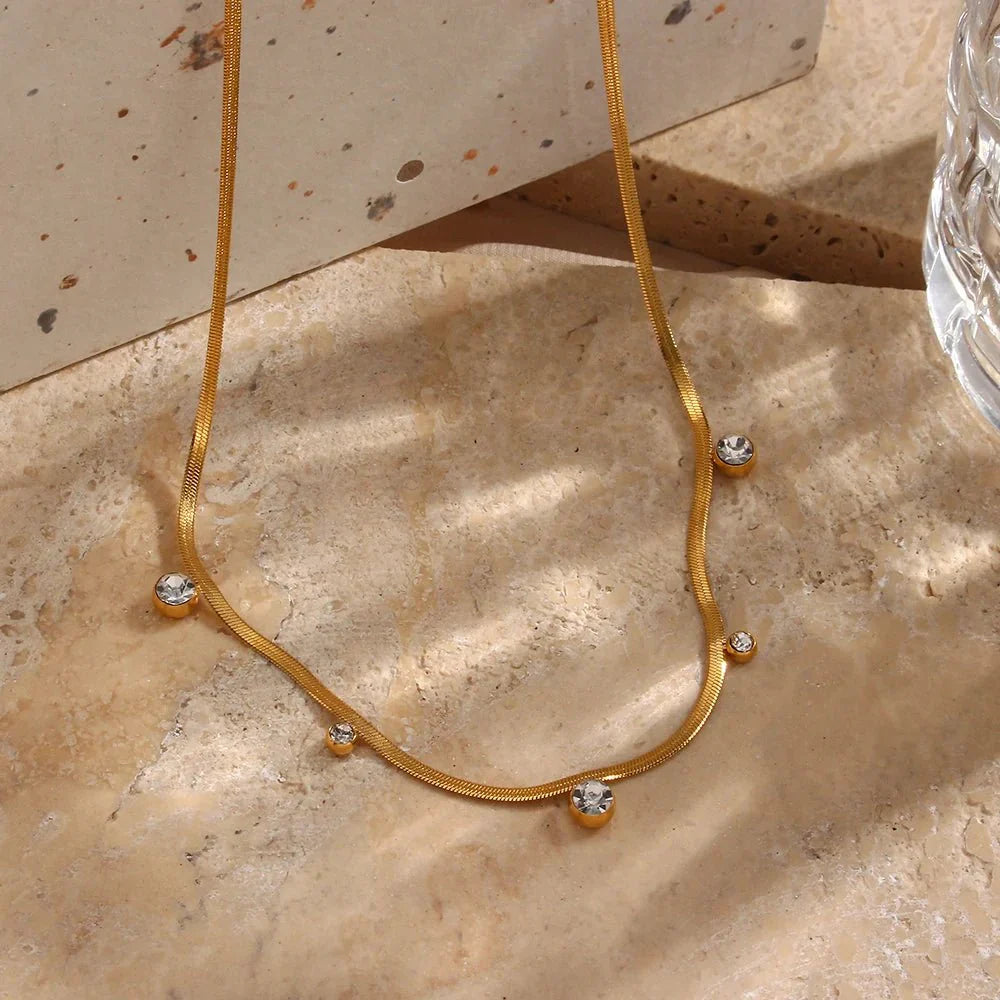 Karnz | Zierliche Diamant-Herringbone-Choker-Halskette