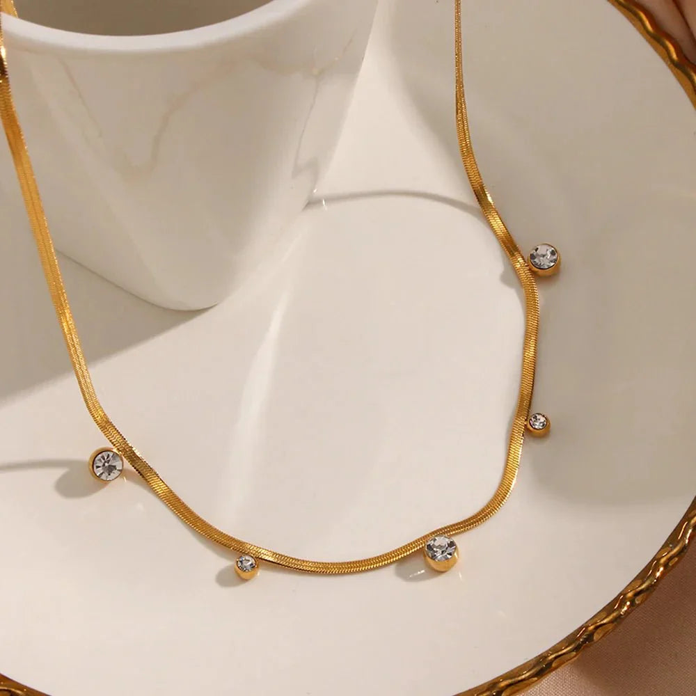 Karnz | Zierliche Diamant-Herringbone-Choker-Halskette