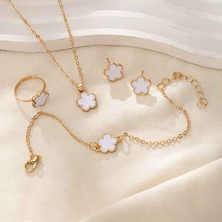 Karnz | Zierliches Glücksblatt Blumen Anhänger, Armband, Ohrringe und Ringe Set