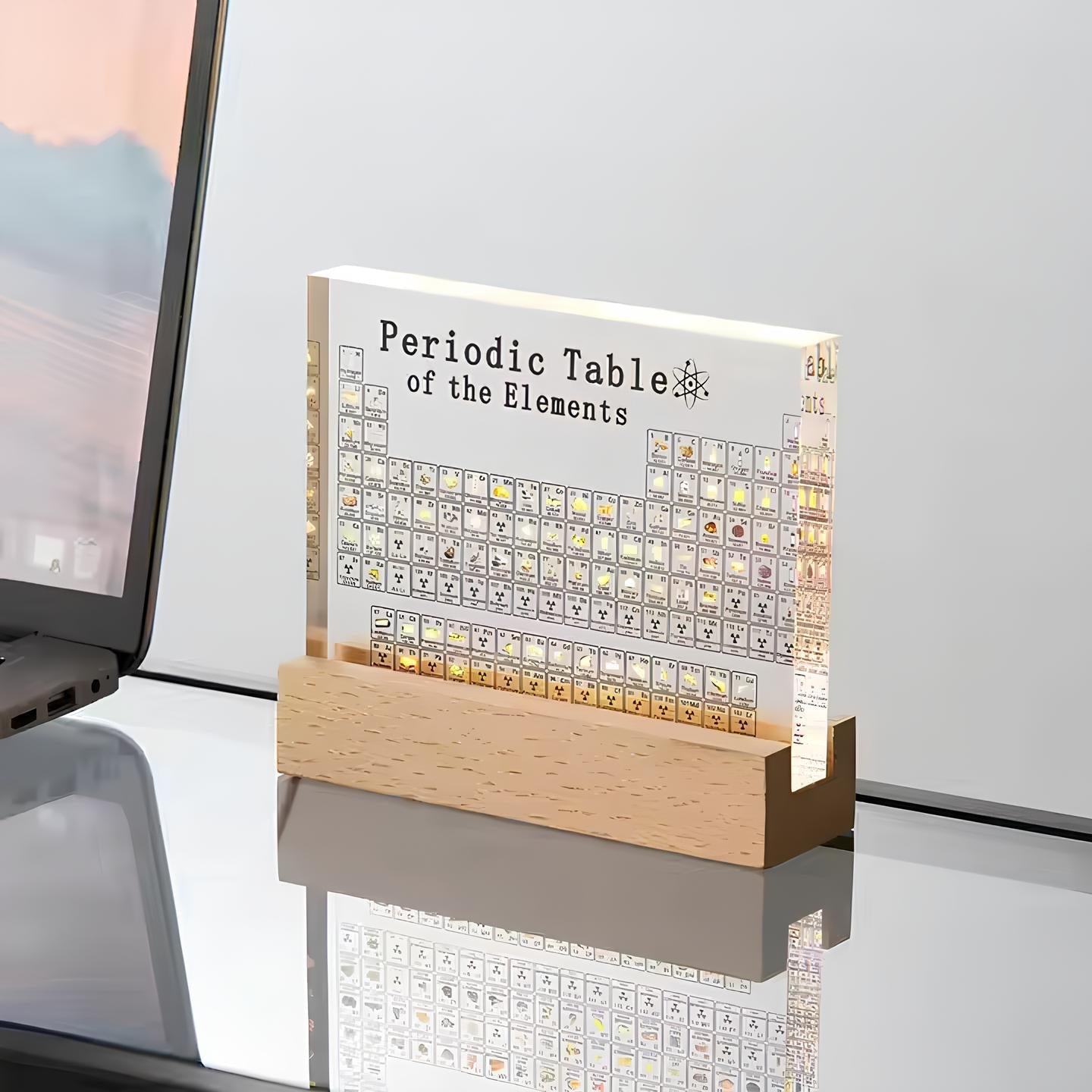 Beleuchtete periodische Tabelle mit echten Elementen - Elementa | Karnz
