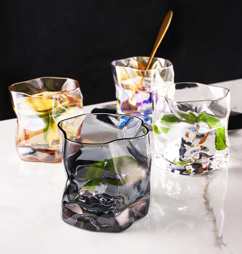 Whiskyglas-Set mit verzerrter Textur