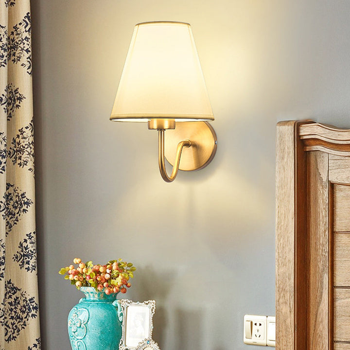 Elegante Wandleuchte aus Stoff für Vintage-Interieur – Stilvolle Beleuchtung für Wohnzimmer und Schlafzimmer | Karnz
