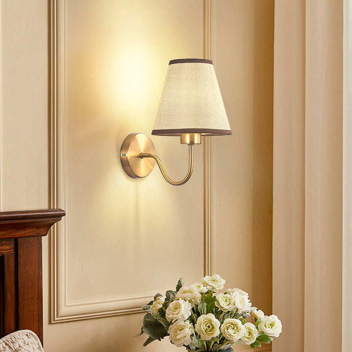 Elegante Wandleuchte aus Stoff für Vintage-Interieur – Stilvolle Beleuchtung für Wohnzimmer und Schlafzimmer | Karnz
