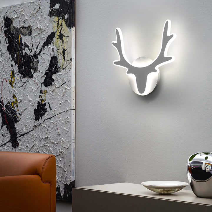 Wandlampe im skandinavischen Stil mit Hirschgeweih-Dekoration, moderne LED Beleuchtung | Karnz