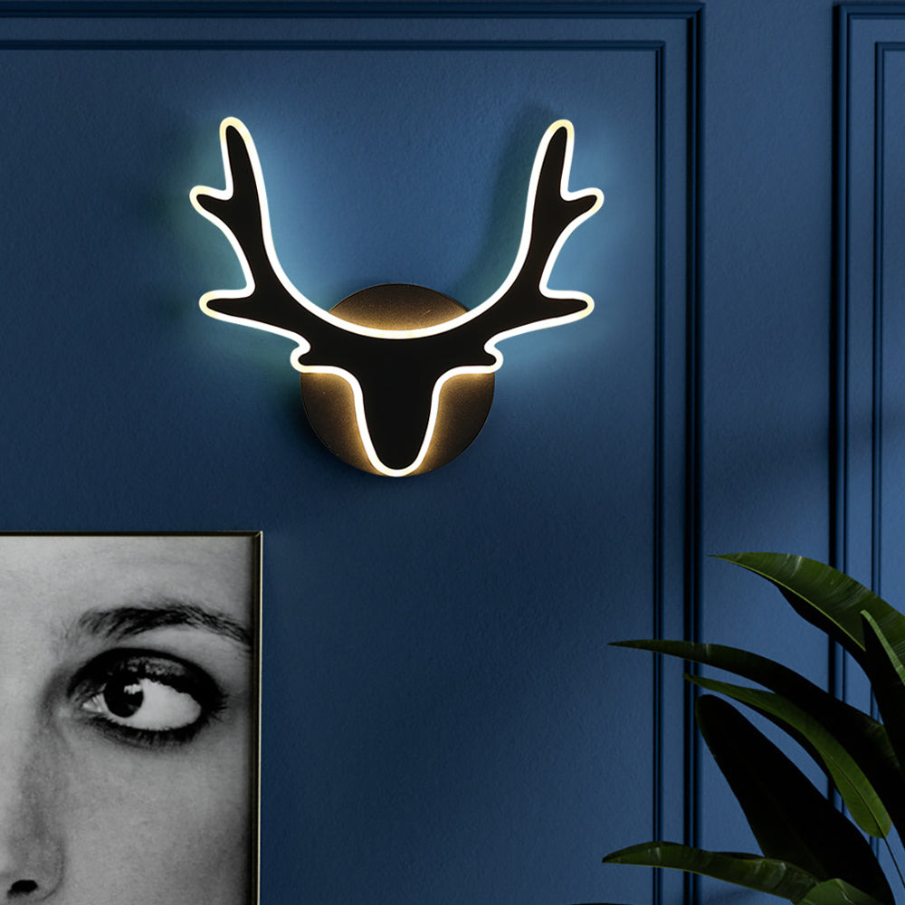 Wandlampe im skandinavischen Stil mit Hirschgeweih-Dekoration, moderne LED Beleuchtung | Karnz