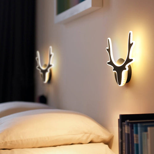 Wandlampe im skandinavischen Stil mit Hirschgeweih-Dekoration, moderne LED Beleuchtung | Karnz