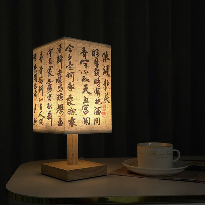 LED Tischlampe im quadratischen Design – Holzbasis mit japanischem Muster | Karnz
