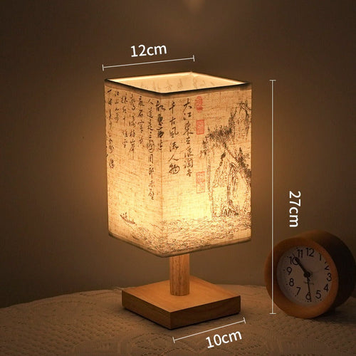 LED Tischlampe im quadratischen Design – Holzbasis mit japanischem Muster | Karnz