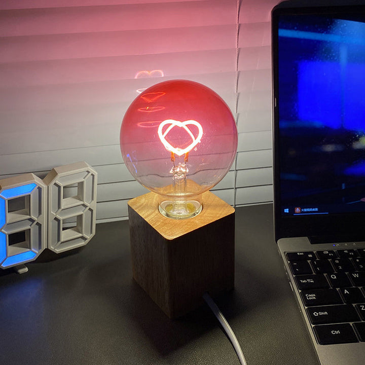 Pinke LED Glühbirne mit Herz-Muster – Farbverlauf | Karnz