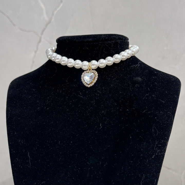Katzenhalsband mit Perlen und Herzanhänger