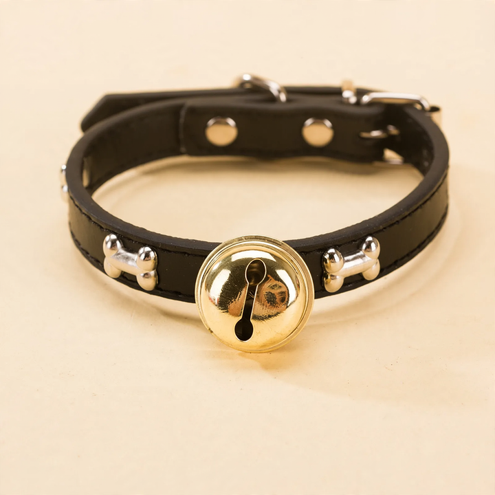 PU-Halsband mit Pfoten-, Knochen- und Glöckchen-Design