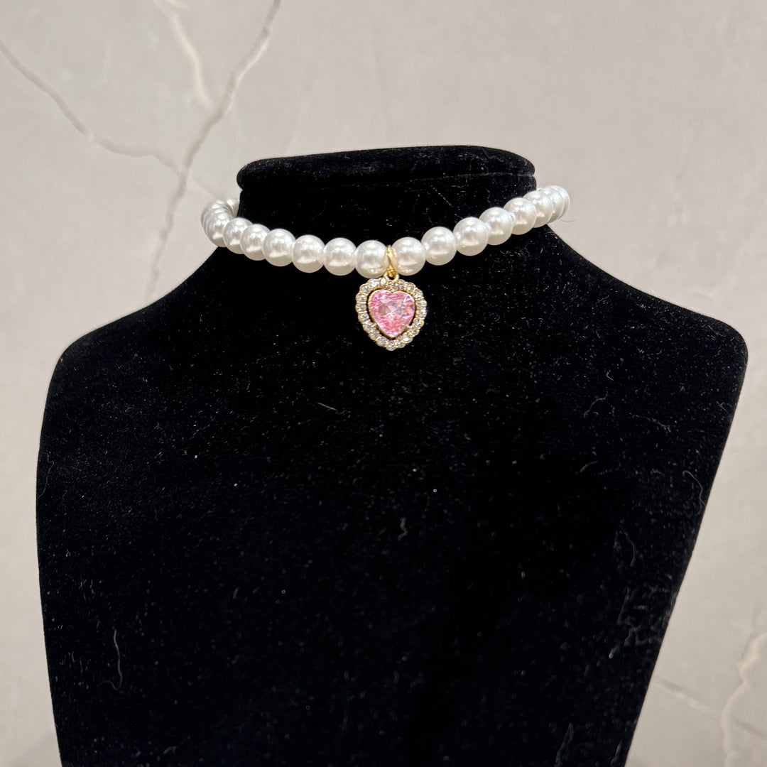 Katzenhalsband mit Perlen und Herzanhänger