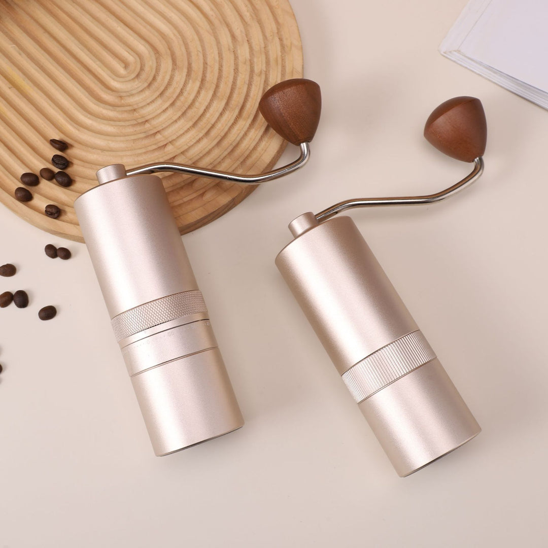 Handkaffeemühle mit CNC-Mahlwerk und Bürste
