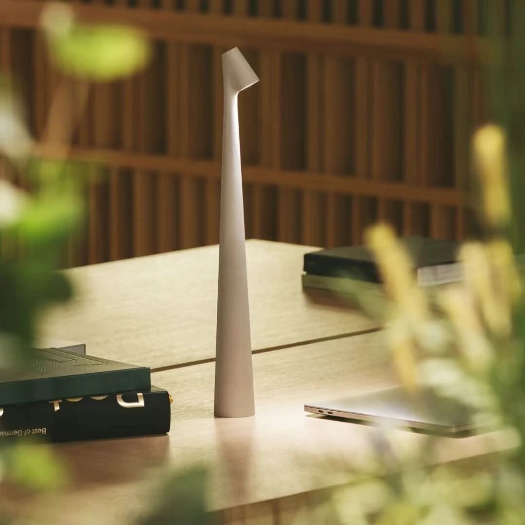 Wiederaufladbare LED Tischlampe | Karnz