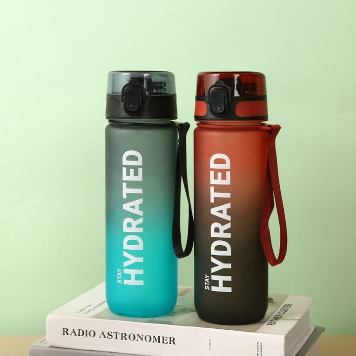 Sporttrinkflasche mit Sprungdeckel, 750–1000 ml