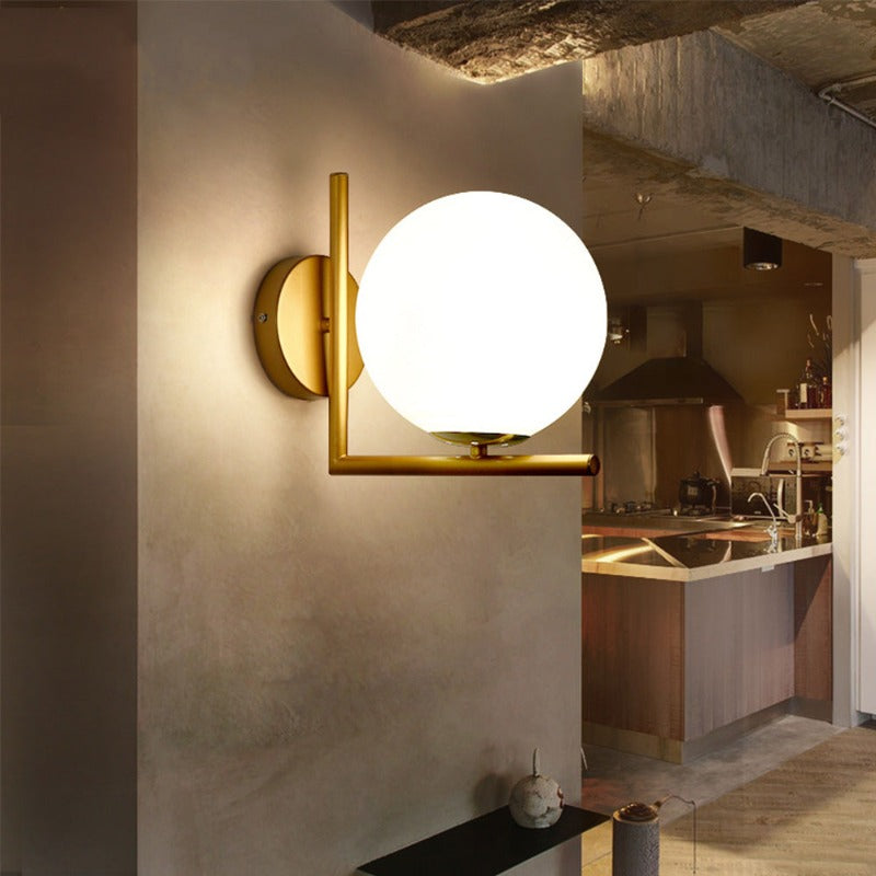 Moderne runde Wandlampe mit Glasglobus – Elegante Wandmontage für Schlafzimmer und Wohnzimmer | Karnz