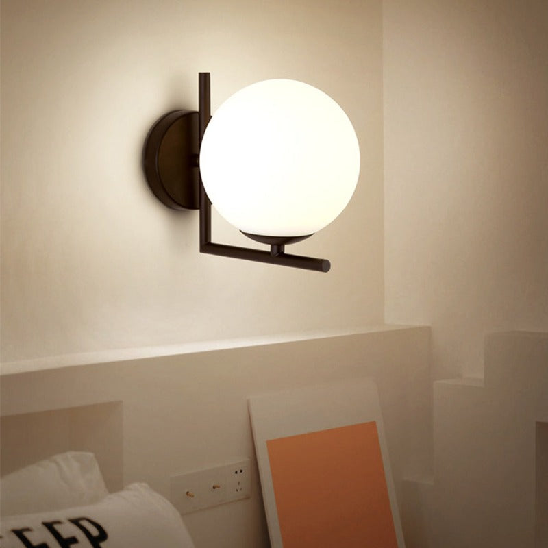 Moderne runde Wandlampe mit Glasglobus – Elegante Wandmontage für Schlafzimmer und Wohnzimmer | Karnz