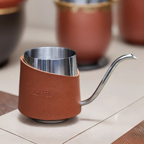 Edelstahl-Kaffeekanne mit Ledergriff, 350–500 ml