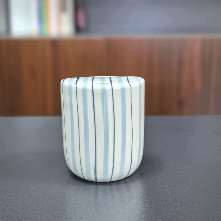 Keramik-Kaffeetasse mit Streifen und Herzmotiv