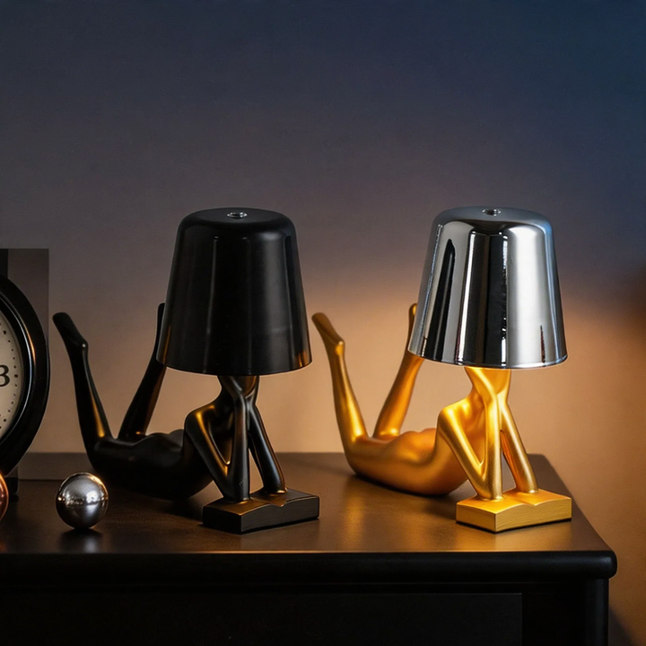 Moderne Tischlampe mit liegender Figurenform