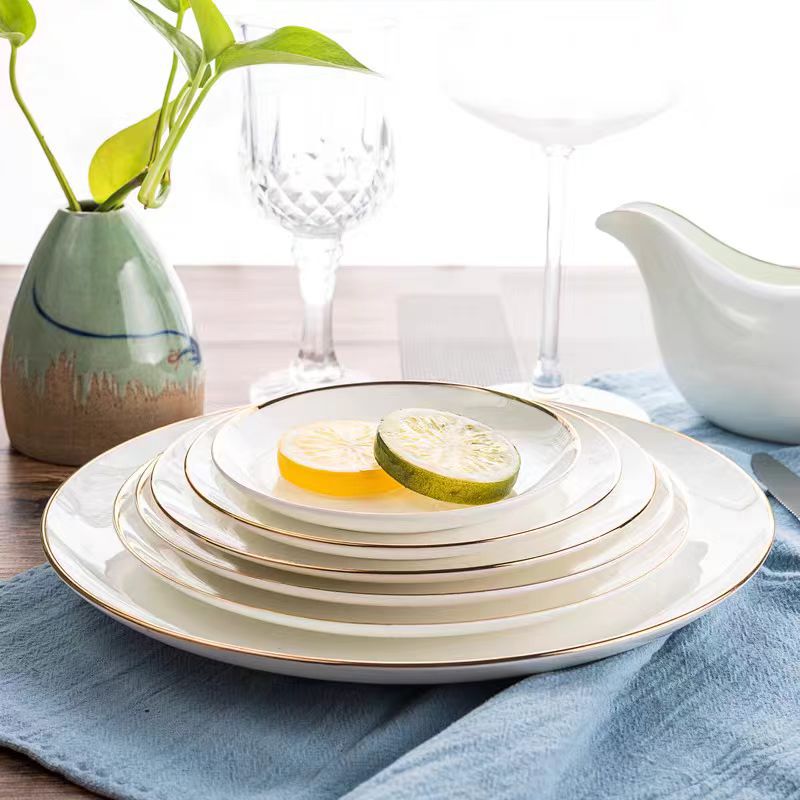 Porzellangeschirr mit Goldrand, 25-teilig