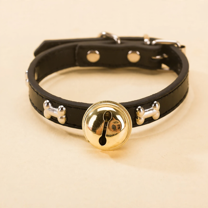 PU-Halsband mit Pfoten- und Knochendesign und Glöckchen
