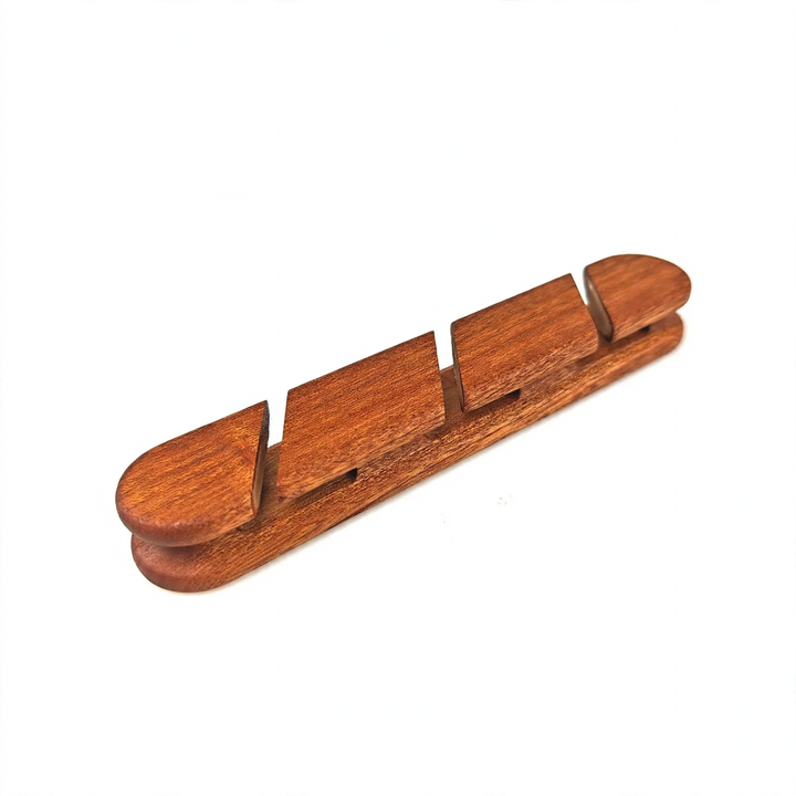 Holz-Kabelorganizer mit Schlitzen