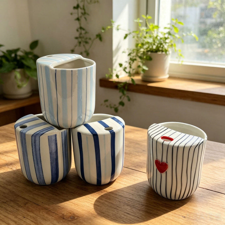Keramik-Kaffeetasse mit Streifen und Herzmotiv