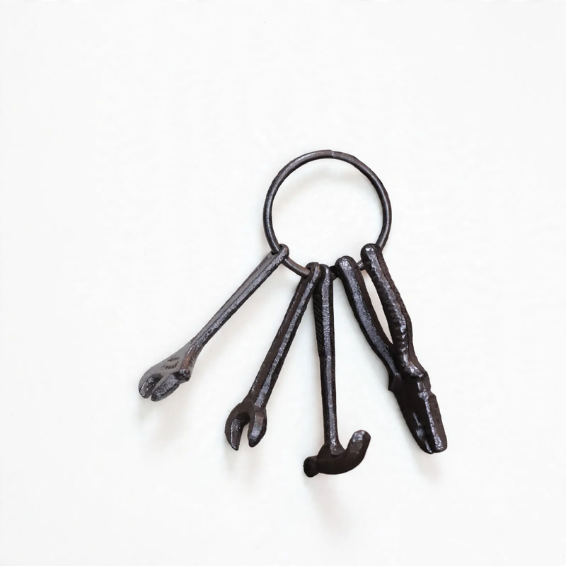 Wandhaken aus Eisen mit Schlüsselmotiven