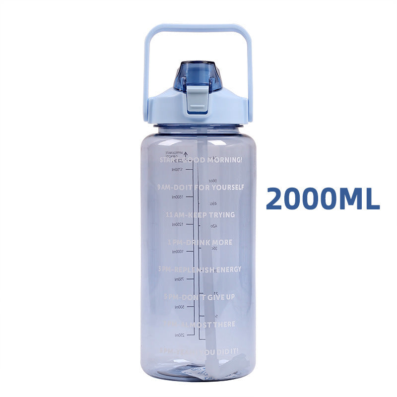 Sporttrinkflasche 2 L mit Skala und Strohhalm