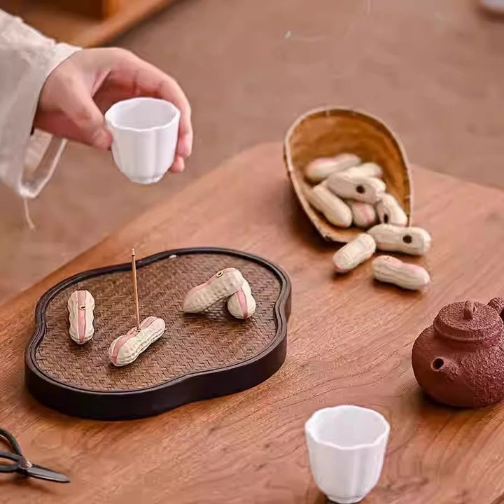 Räucherstäbchenhalter Erdnussform, Harz, modern