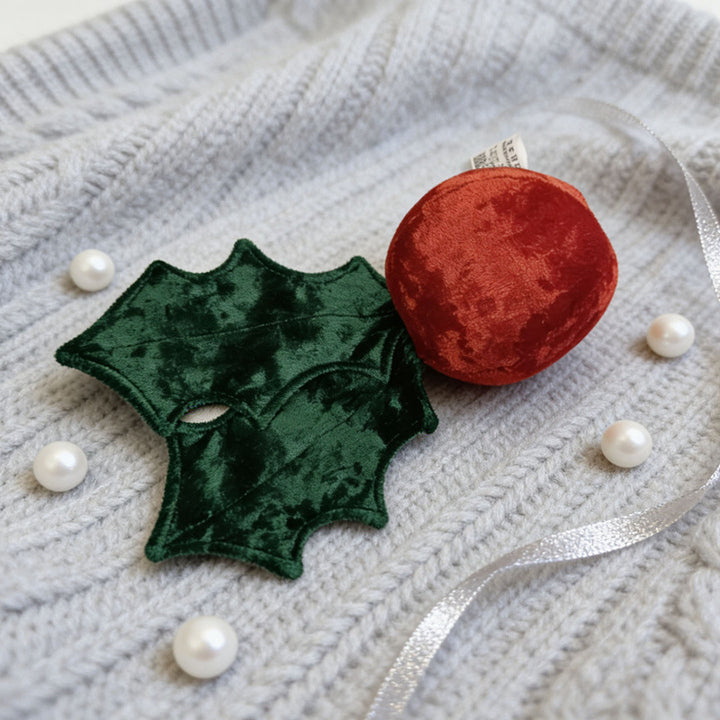 Weihnachts-Plüschtiere und Dekokissen, verschiedene Motive