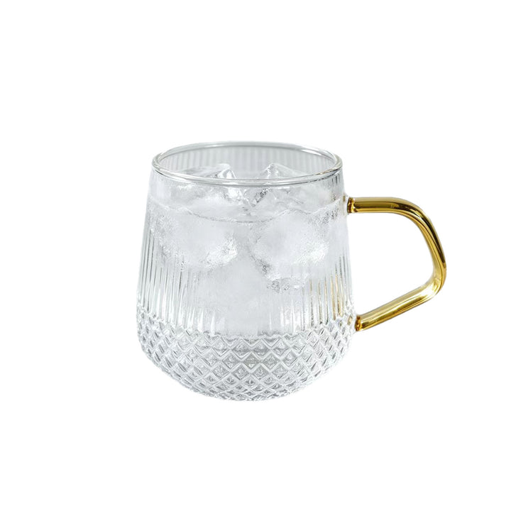 Trinkbecher aus Glas mit Trinkhalm