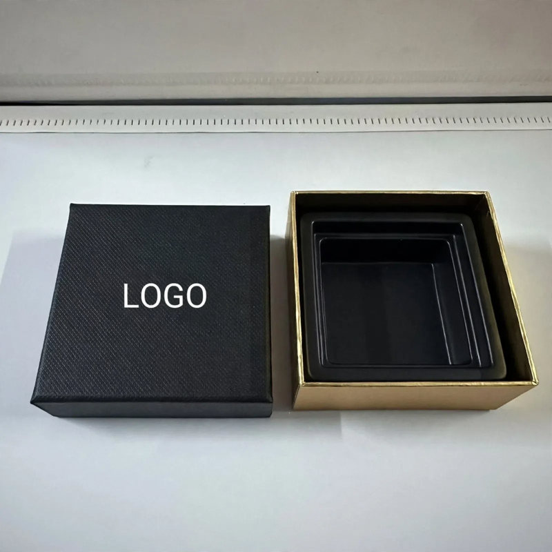 Schmuckbox aus Karton mit Prägung