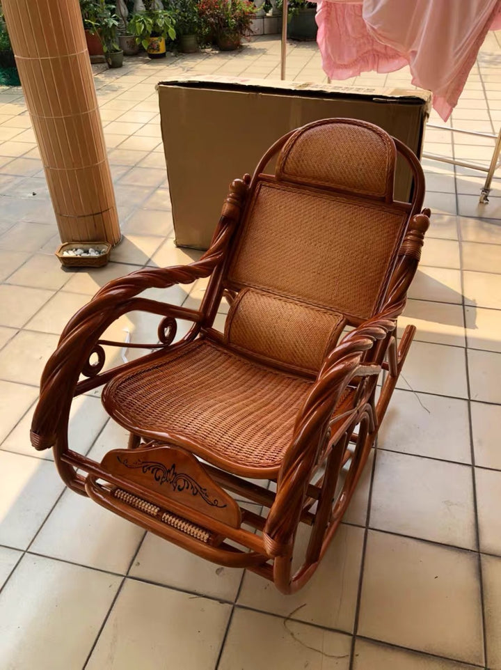 Schaukelstuhl aus Rattan, Landhausstil