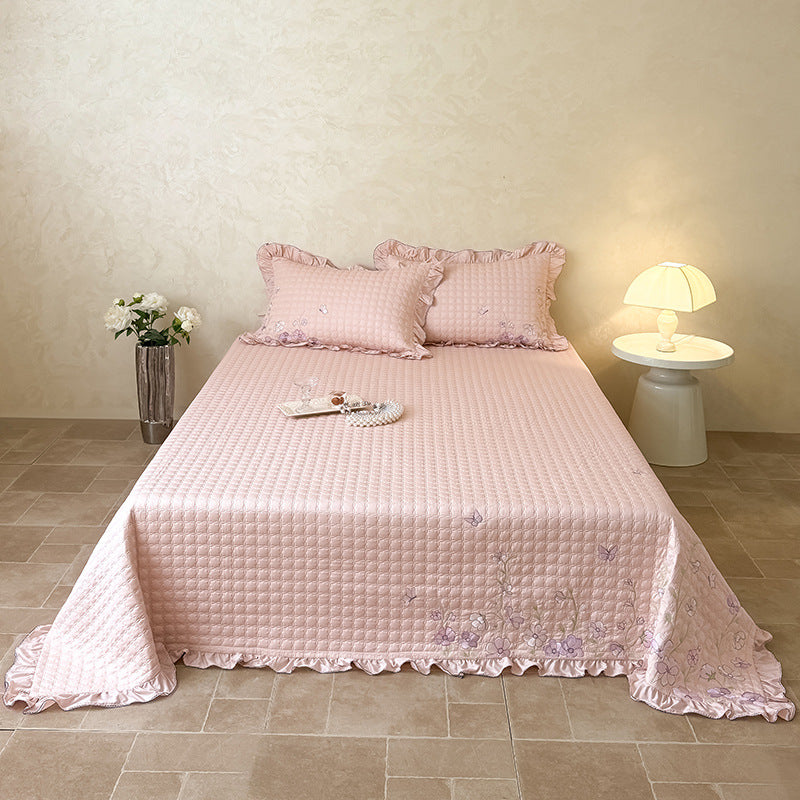 Baumwoll-Steppbett mit Stickerei, drei Teile