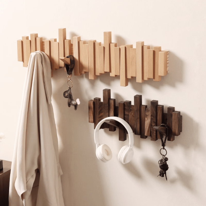 Holz Wandkleiderbügel mit einklappbaren Haken und minimalistischen Design | Karnz