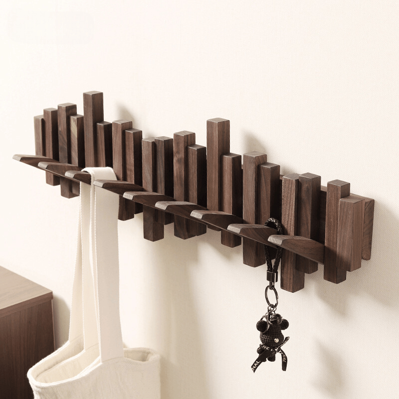 Holz Wandkleiderbügel mit einklappbaren Haken und minimalistischen Design | Karnz