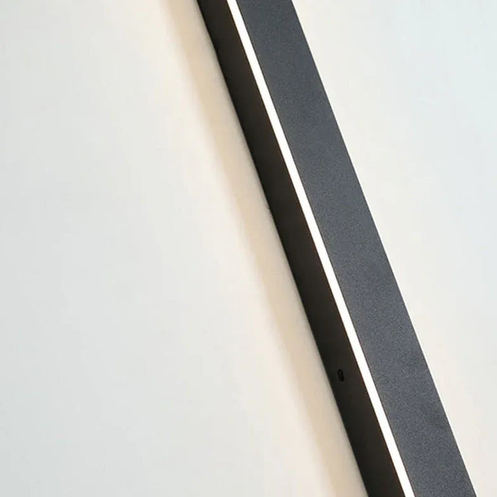 Lineare, minimalistische schwarze LED-Außenwandleuchte