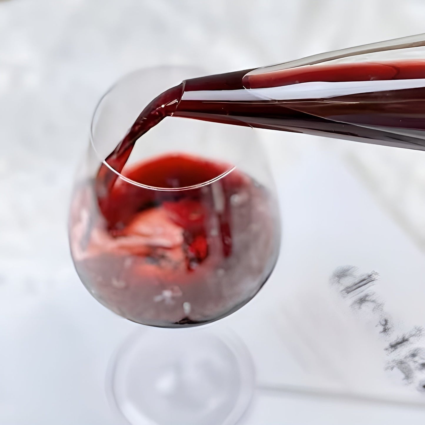 Weinkaraffe aus Glas – Stilvoll und elegant | Perfekt zum Belüften von Rotwein beim Abendessen und Partys