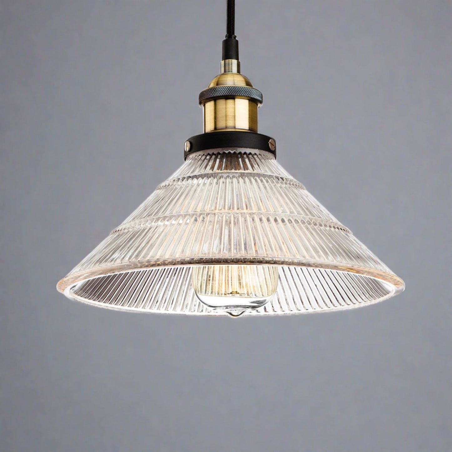 Zayden Pendelleuchte im Retro-Prismen-Design