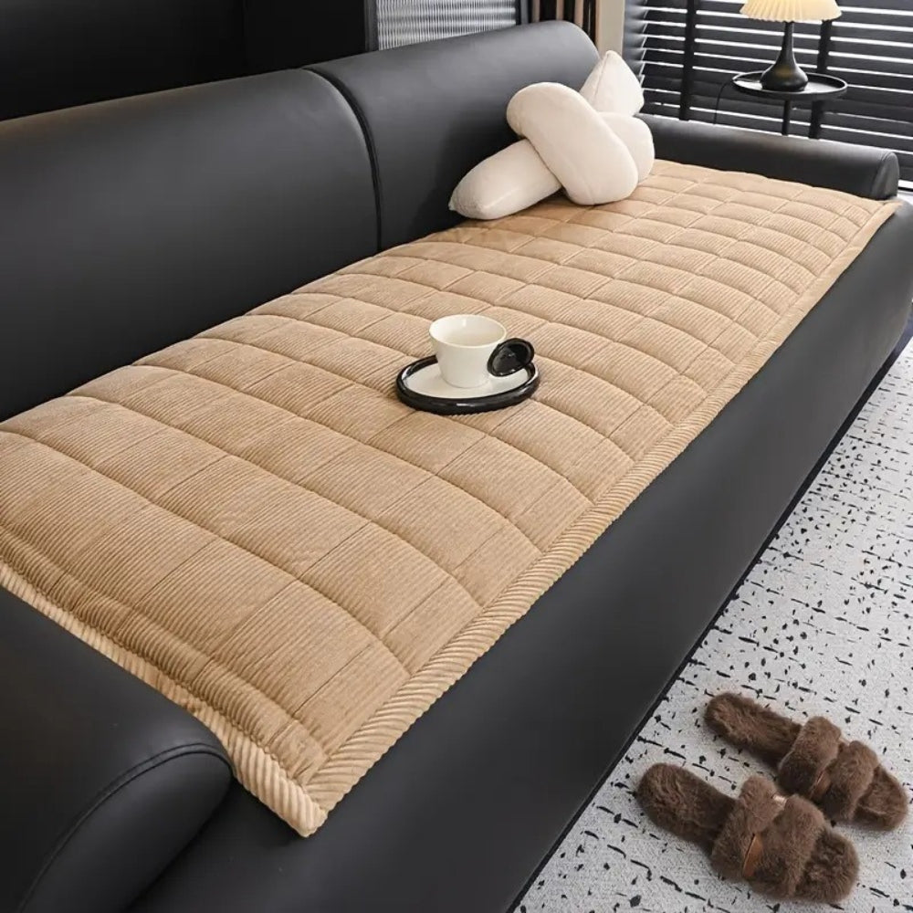 LuxeShield Quiltmatte — Verwandle Dein Sofa in eine makellose Wohlfühloase voller Schutz und Kuschelkomfort | Karnz