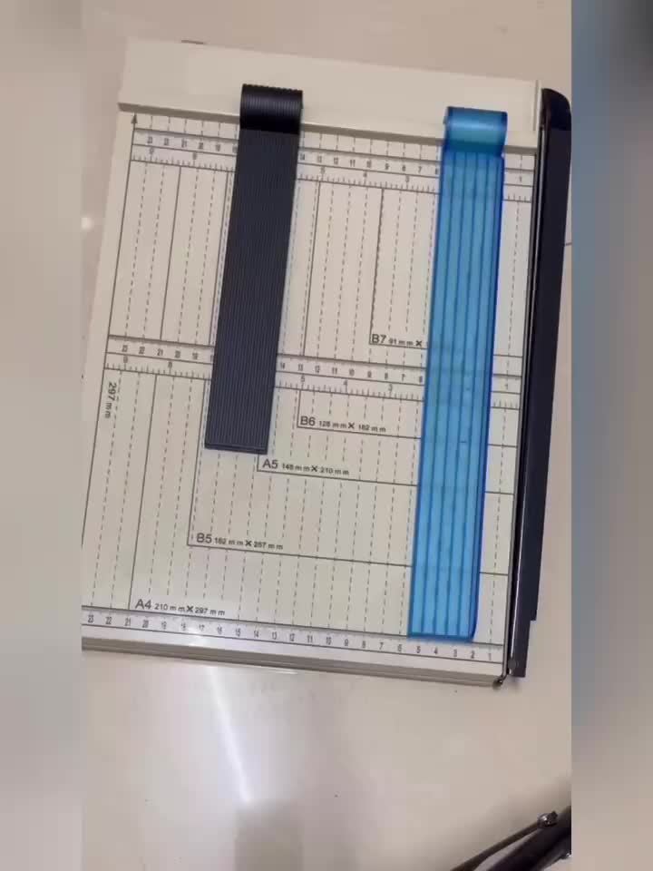 Manueller Papierschneider A4 – Präzise und Stabil | Karnz
