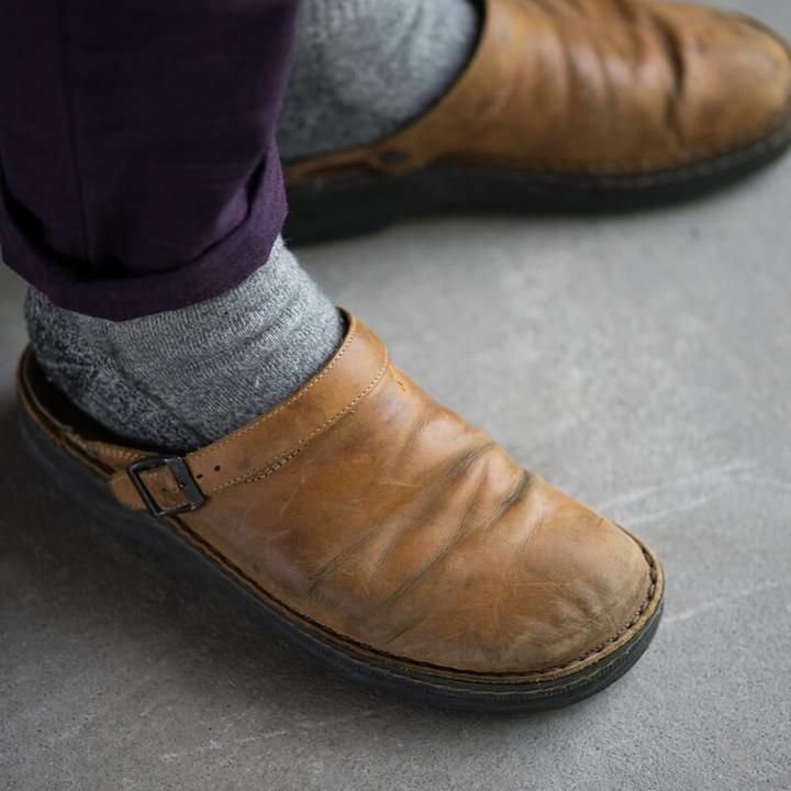 Sandsberg | Orthopädische Herren-Lederpantoffeln | Komfort und Fußgewölbestütze | Braun