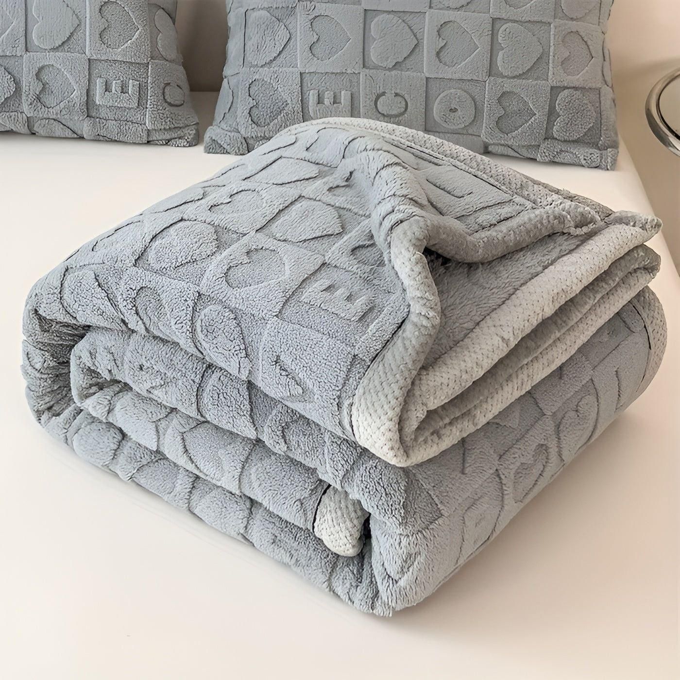 CoralDream Karnzanket – Warme Fleece-Winter-Karnzanket mit doppelseitigem Herz- und Buchstabenmotiv
