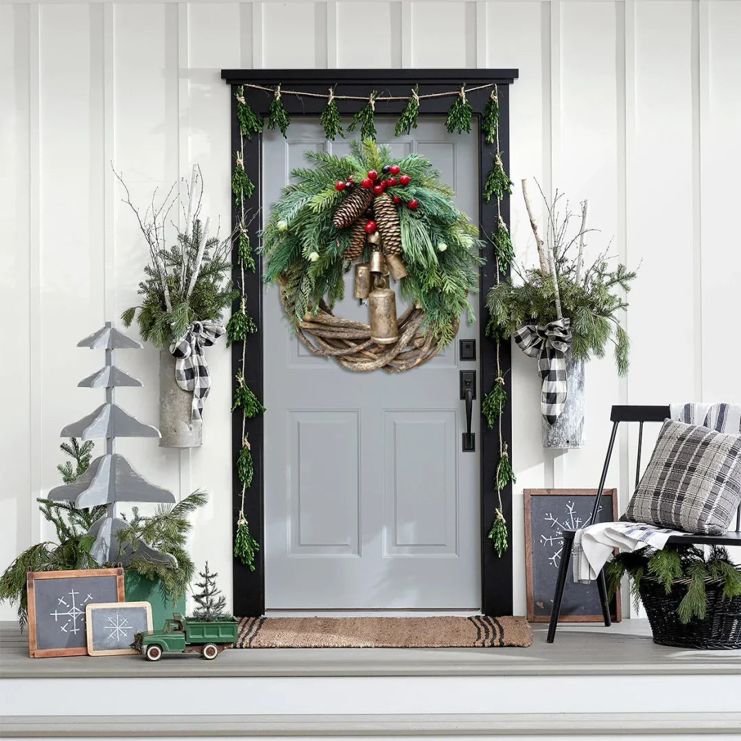 Weihnachtskranz | Boho-Stil | Rustikaler Rankenkranz mit Tannenzapfen und goldenen Glöckchen