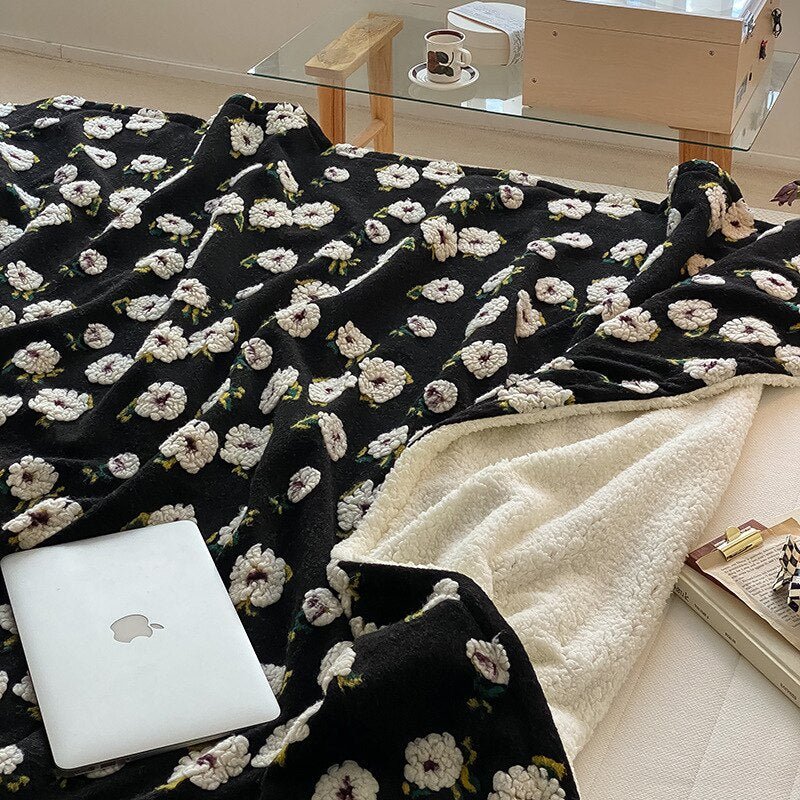 Fluffy Floral Plush Verdickte Decke für Gemütlichen Komfort | Karnz